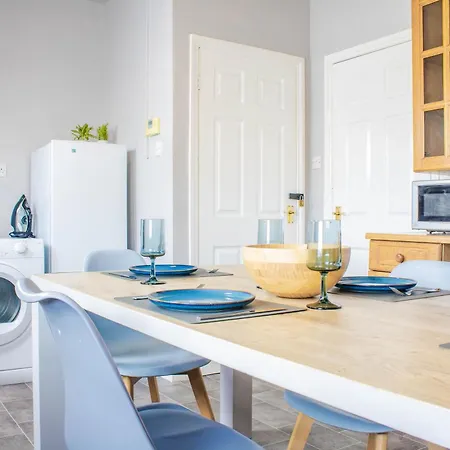 Spacious 3-bed House In Near & Centre With Free Parking & Wifi Йорк