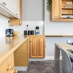 Spacious 3-bed House In Near & Centre With Free Parking & Wifi Apartamento York