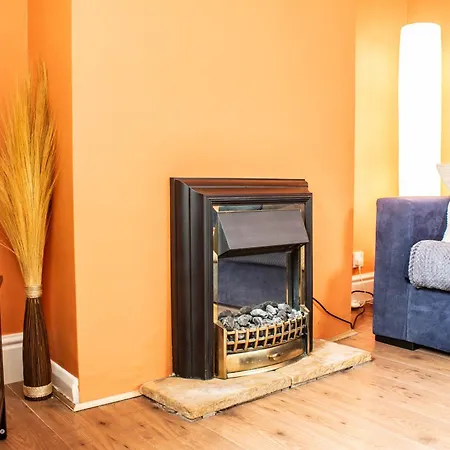 3 Bed House - Free Parking - 10 Minutes To Centre - Perfect For Families, Contractors And Relocators - Long Rates Available Apartament York