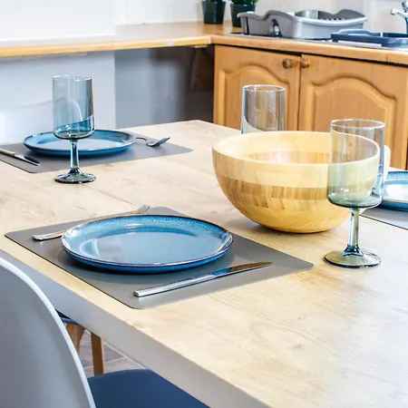 Apartament 3 Bed House - Free Parking - 10 Minutes To Centre - Perfect For Families, Contractors And Relocators - Long Rates Available