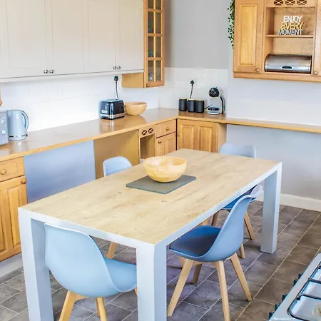 3 Bed House - Free Parking - 10 Minutes To Centre - Perfect For Families, Contractors And Relocators - Long Rates Available * York