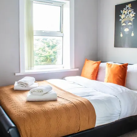 Lejlighed Spacious 3-bed House In Near & Centre With Free Parking & Wifi *