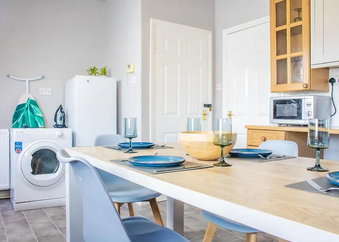 3 Bed House - Free Parking - 10 Minutes To Centre - Perfect For Families, Contractors And Relocators - Long Rates Available York