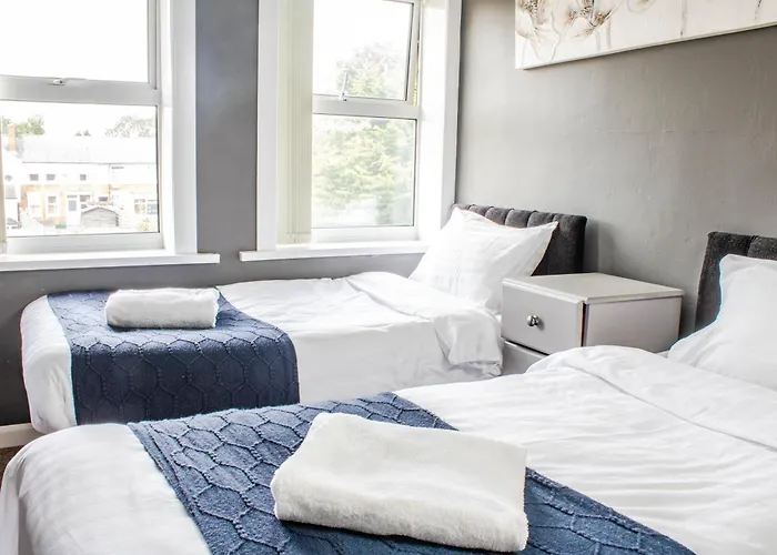 3 Bed House - Free Parking - 10 Minutes To Centre - Perfect For Families, Contractors And Relocators - Long Rates Available Appartement