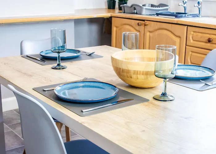 Appartement 3 Bed House - Free Parking - 10 Minutes To Centre - Perfect For Families, Contractors And Relocators - Long Rates Available