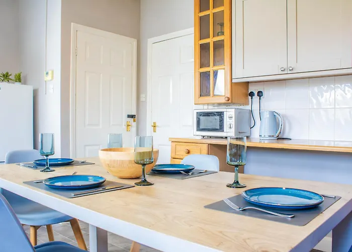 3 Bed House - Free Parking - 10 Minutes To Centre - Perfect For Families, Contractors And Relocators - Long Rates Available * York