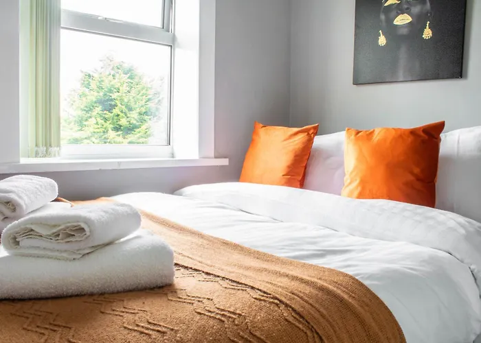 3 Bed House - Free Parking - 10 Minutes To Centre - Perfect For Families, Contractors And Relocators - Long Rates Available Appartement *