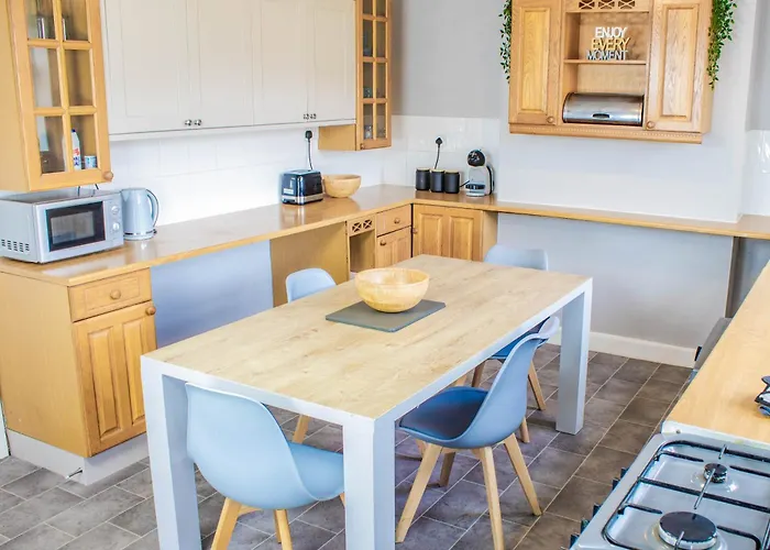 3 Bed House - Free Parking - 10 Minutes To Centre - Perfect For Families, Contractors And Relocators - Long Rates Available * York